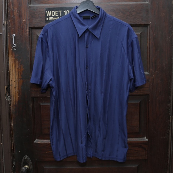 Guess Short Sleeve Button Up - Picture 1 of 3